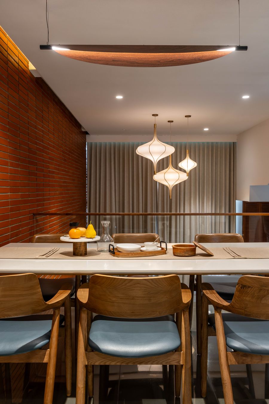Dining area with sculptural pendant lighting